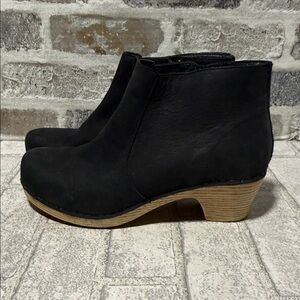 Dansko Boots Shoes Clogs Sz 38 Maria Ankle Booties Nubuck Black Leather Side Zip